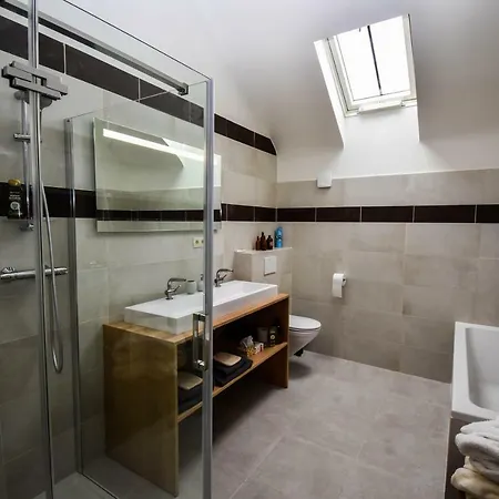 De Bloesem Bed & Breakfast Hoeselt